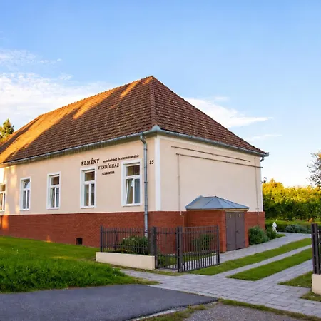 èlmèny Vendègház Apartamento Csurgo